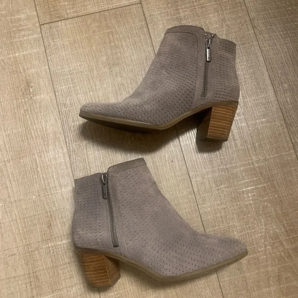 Lucky brand used woman’s boots in fair condition